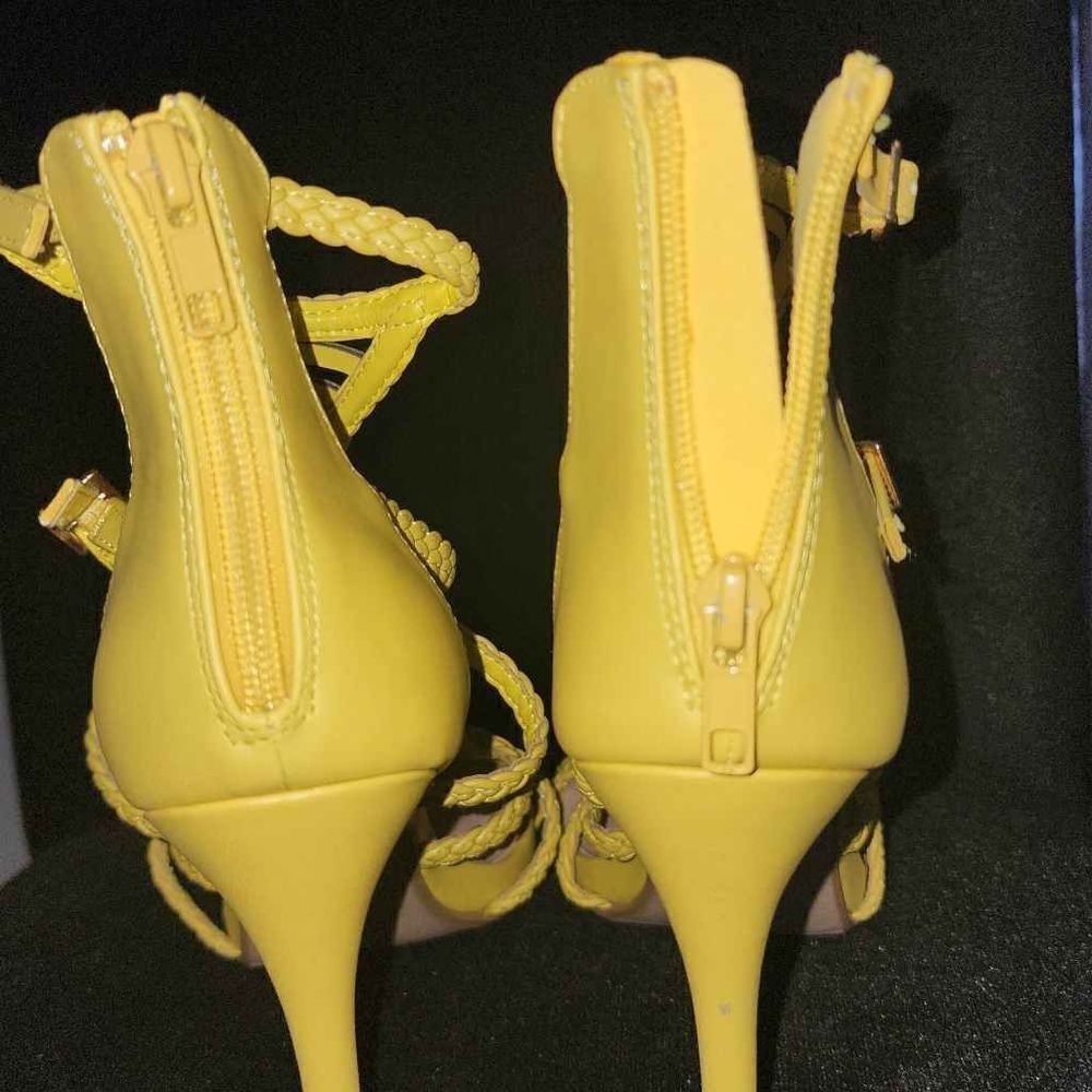 Delicious Sandals - Picture 4 of 6